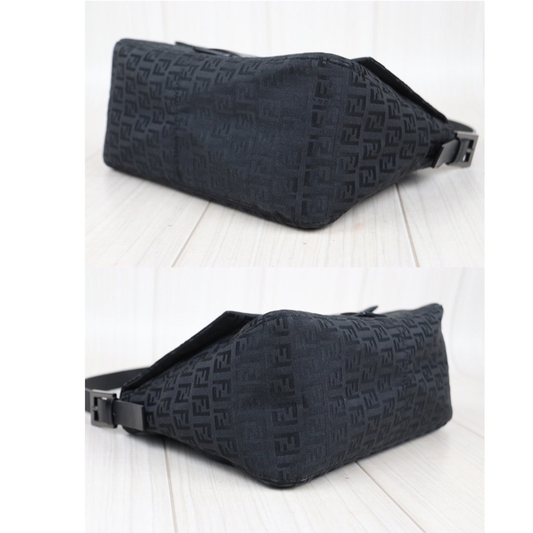 Rank A｜ FENDI Mamma Baguette Shoulder Bag Black ｜V23110222