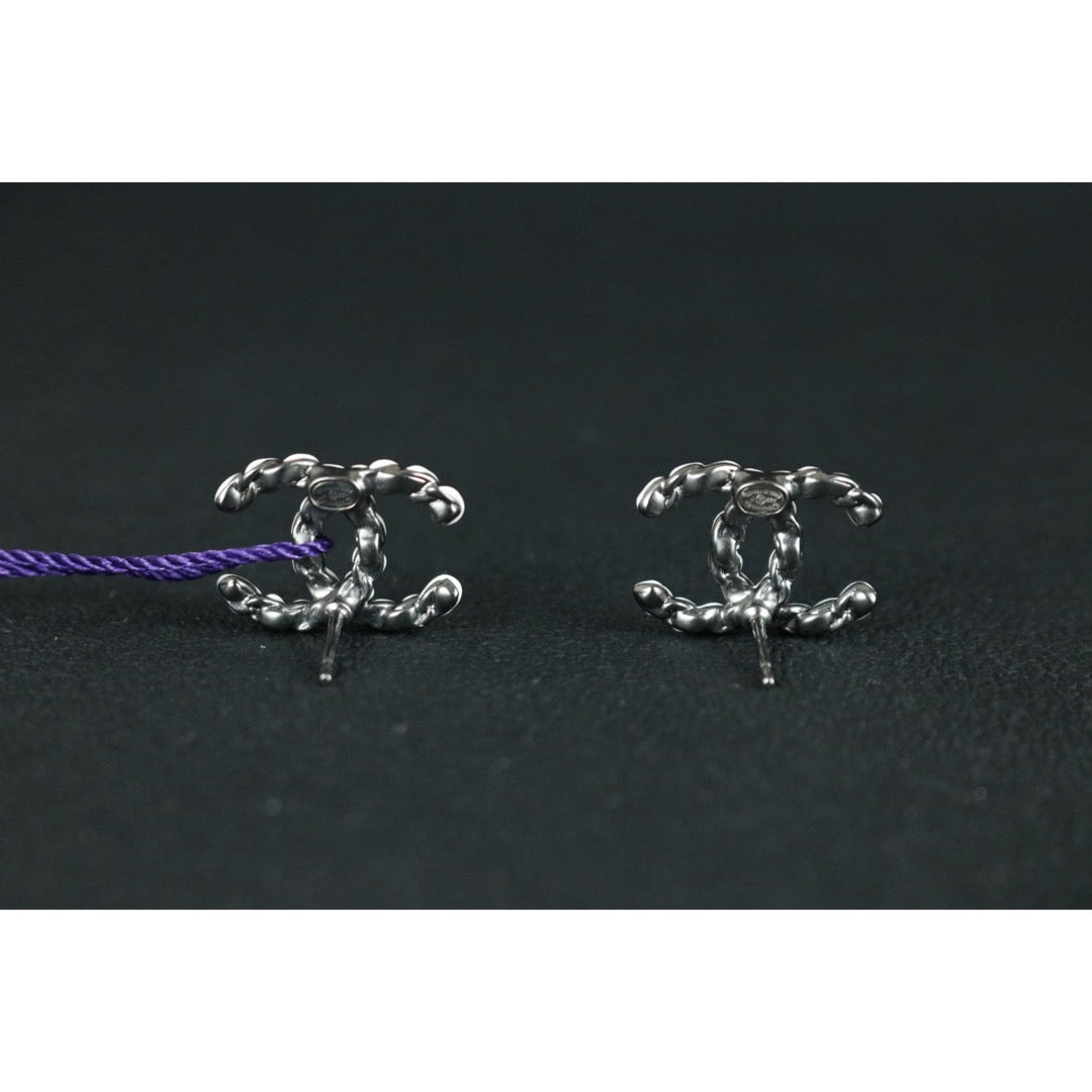 Include Authentic Detective Certificate of Authenticity｜Very Good ( Rank A) ｜ CHANEL A22P Coco Mark  White Enamel Earrings Made In 2022Year ｜S26013102
