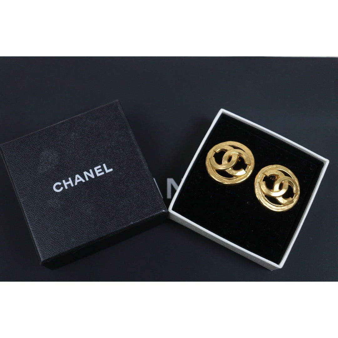 Include Authentic Detective Certificate of Authenticity｜Very Good ( Rank A) ｜CHANEL 94P Coco Mark Golden Earrings Made In 1994 Year ｜26061802