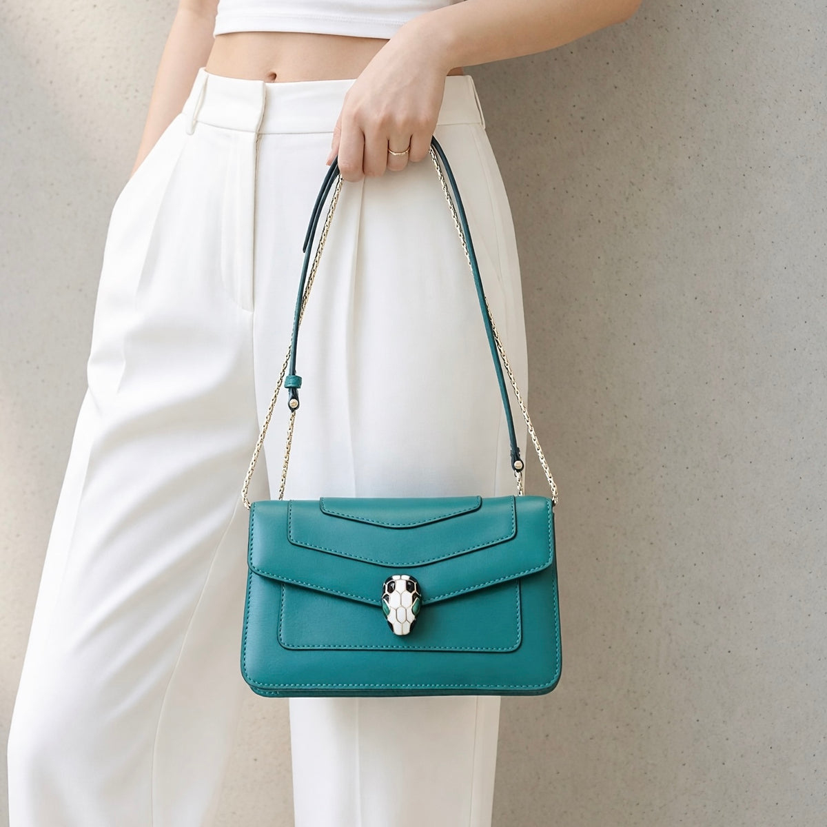 Include Entrupy Certificate of Authenticity｜Very Good ( Rank A)｜Bvlgari Calf Leather Serpenti Forever Top in Emerald Green PM Shoulder Strap ｜S26090738