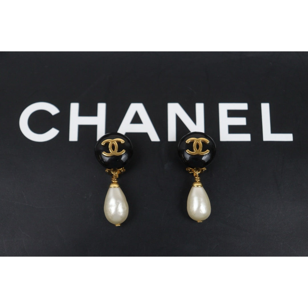 Very Good ( Rank A) ｜CHANEL  COCO Mark  Pearl  Drop  Earrings Made In 1996Year｜25062304