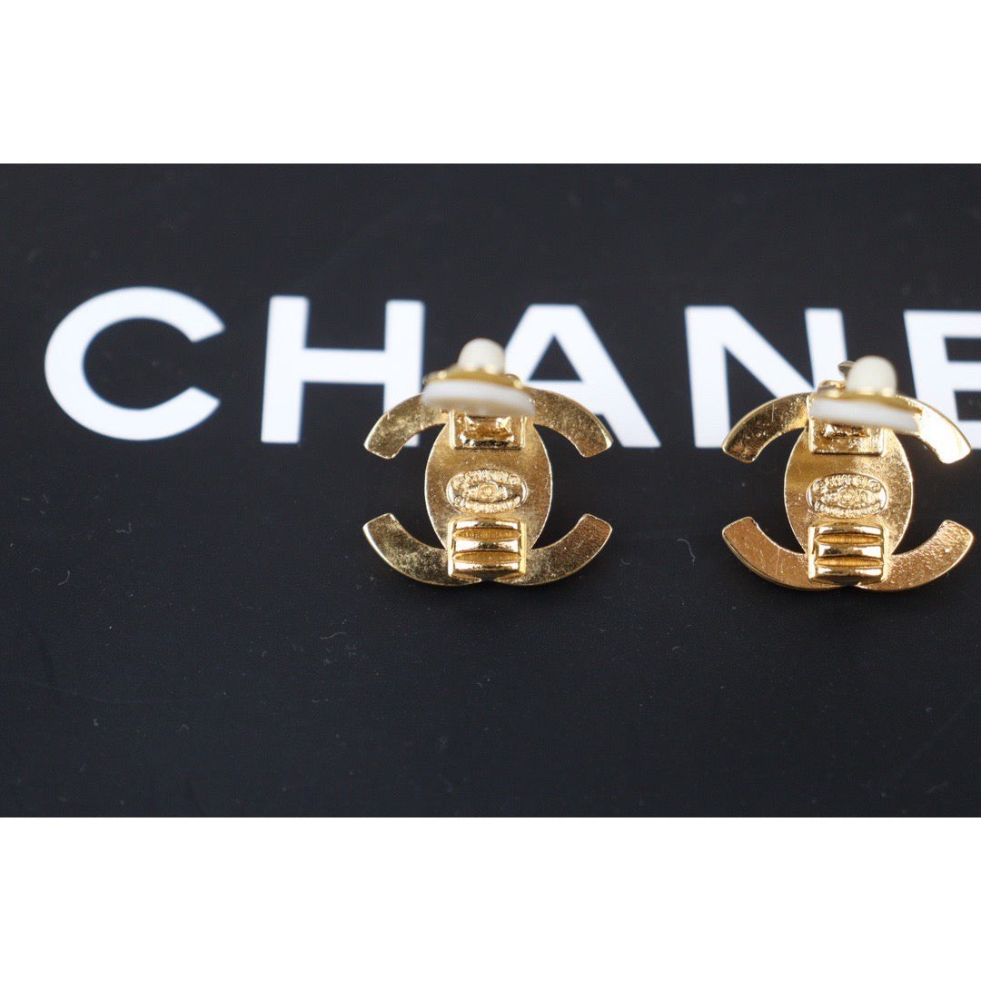 Rank A ｜CHANEL Vintage 18K Gold Plating Earrings  Made In 1995Year ｜24070513