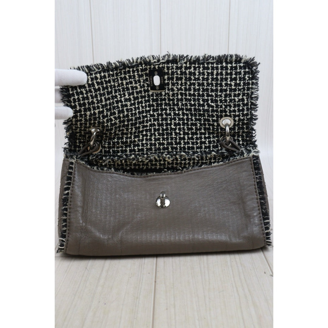 Good ( Rank AB)｜ CHANEL Calf Leather Woolen Matrasse Chain Shoulder Bag Etoupe Gray Made In 2009- 2010Year｜Y25110410