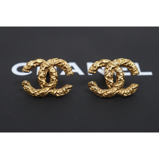 Include Authentic Detective Certificate of Authenticity｜Very Good ( Rank A) ｜CHANEL COCO Mark Crush Ear Cuffs Earrings ｜26070309
