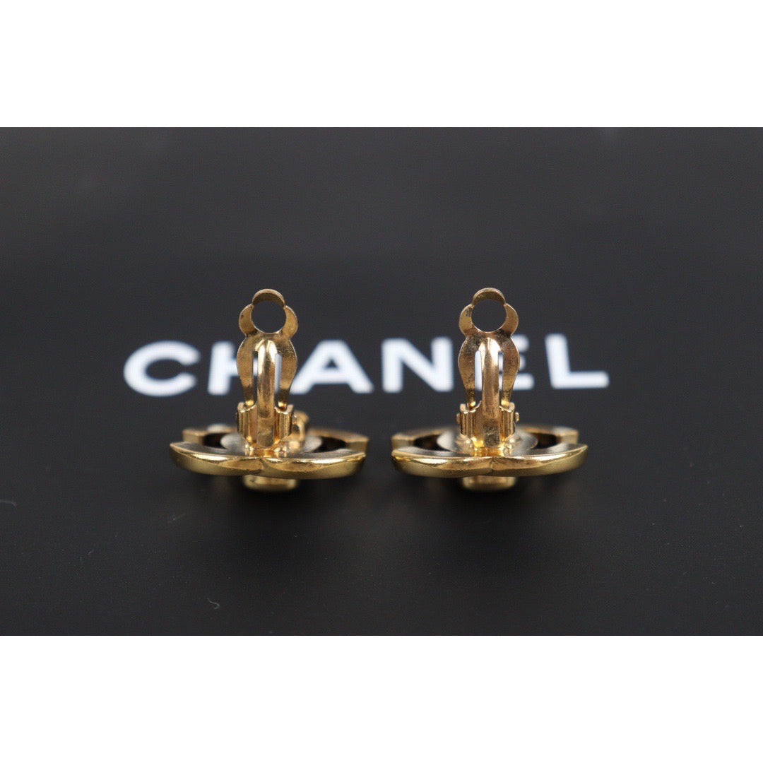 Rank A ｜CHANEL Vintage 18K Gold Plating Earrings  Made In 1997 Year ｜23101203