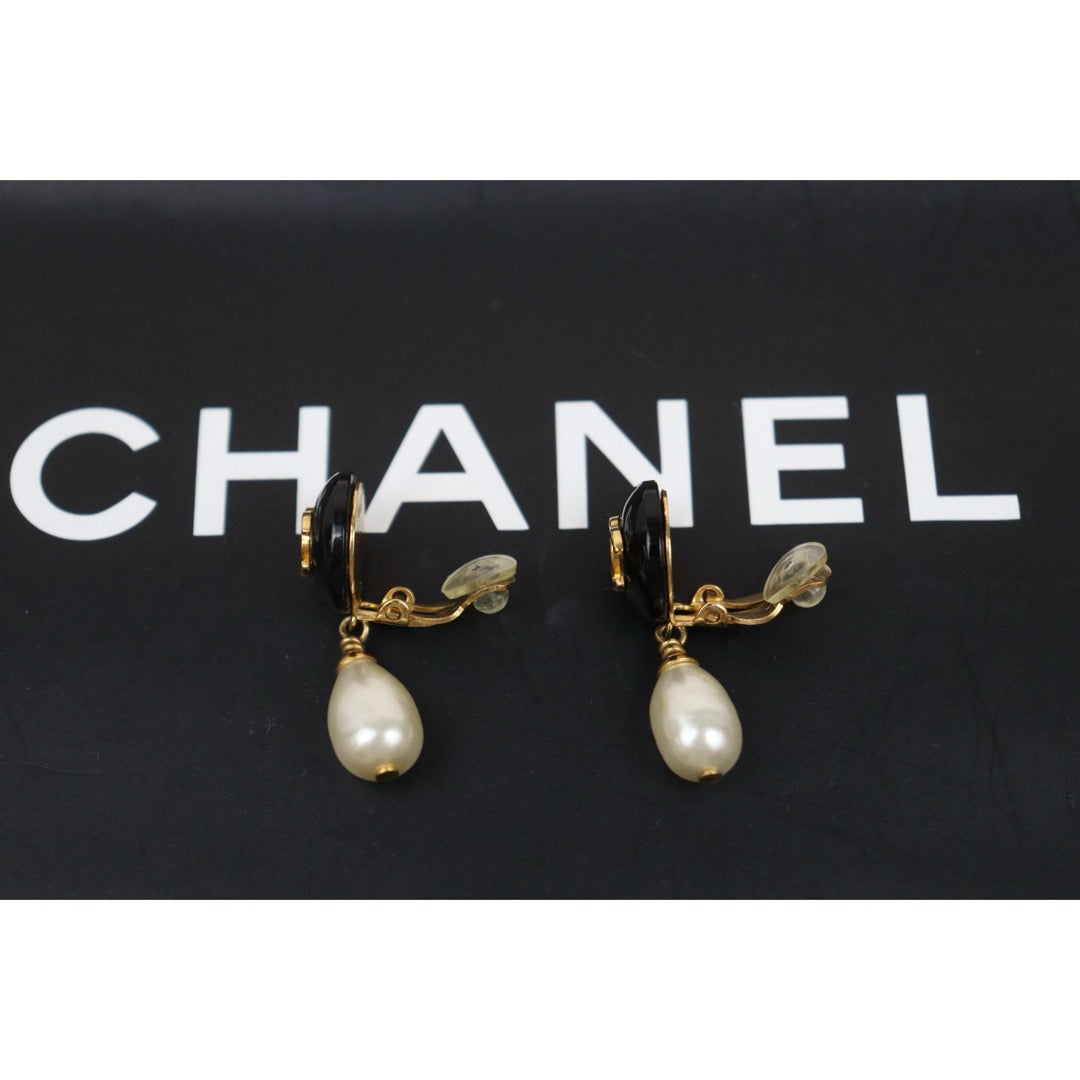 Very Good ( Rank A) ｜CHANEL  COCO Mark  Pearl  Drop  Earrings Made In 1997Year｜25062303