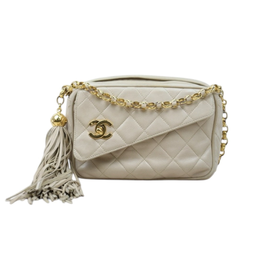 Good ( Rank AB)｜ CHANEL Matrasse Chain Camera Bag 18 Shoulder Bag Beige Made in 1991-1994Year ｜P24120210