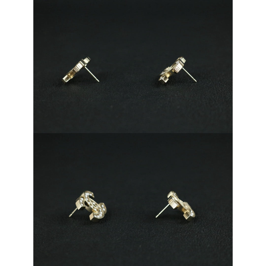 Include Authentic Detective Certificate of Authenticity｜Very Good ( Rank A) ｜CHANEL A21B Coco Mark Pearl Earrings Made In 2021Year ｜S26051505