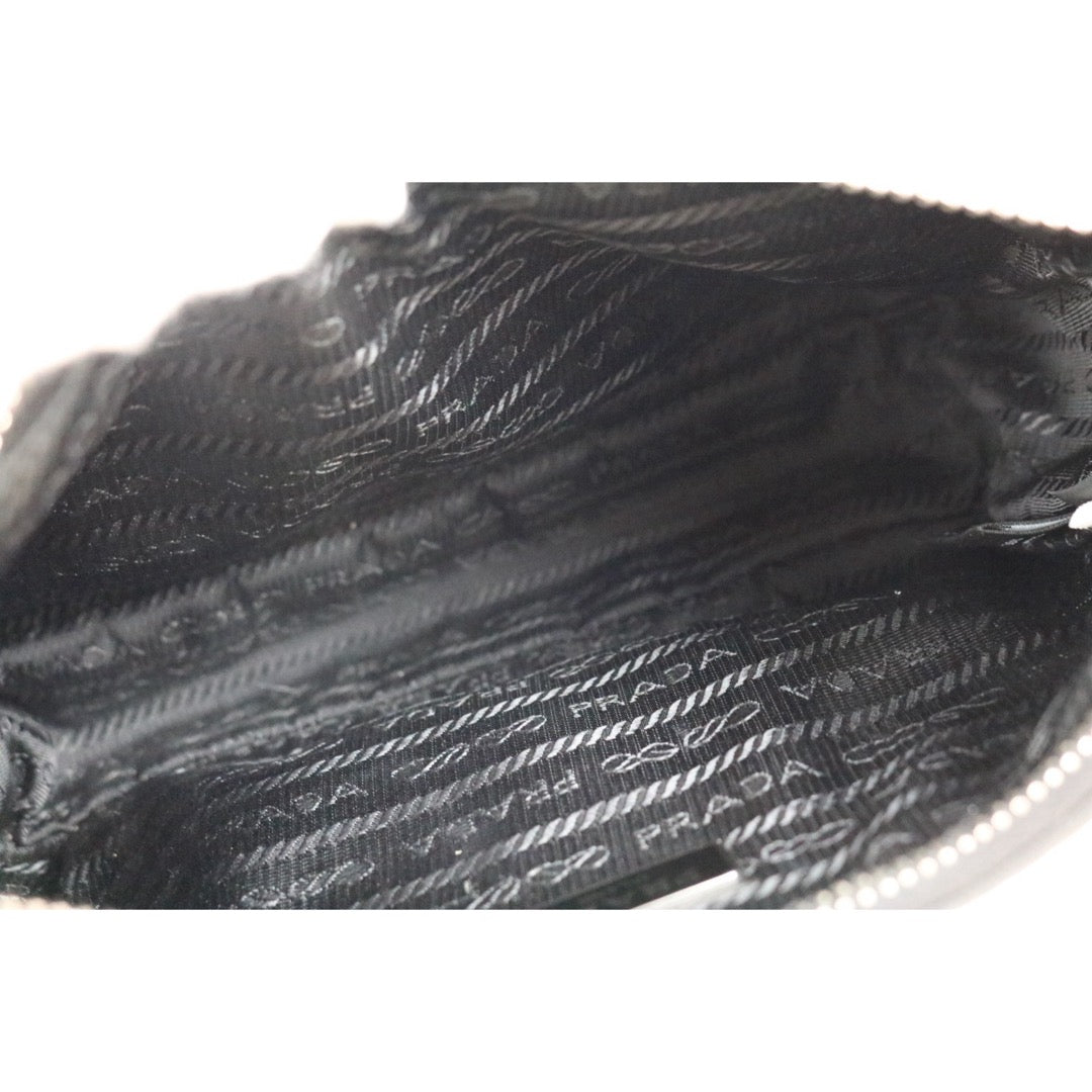 Include Entrupy Certificate of Authenticity｜Very Good ( Rank A)｜ PRADA Re-Edition 2005 Re-Nylon Hobo ｜S26051105