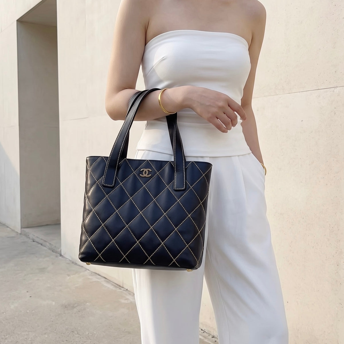 Include Entrupy Certificate of Authenticity｜Very Good ( Rank A)｜CHANEL Calf Leather Hand Bag Made In 2002-2003 Year｜26100606