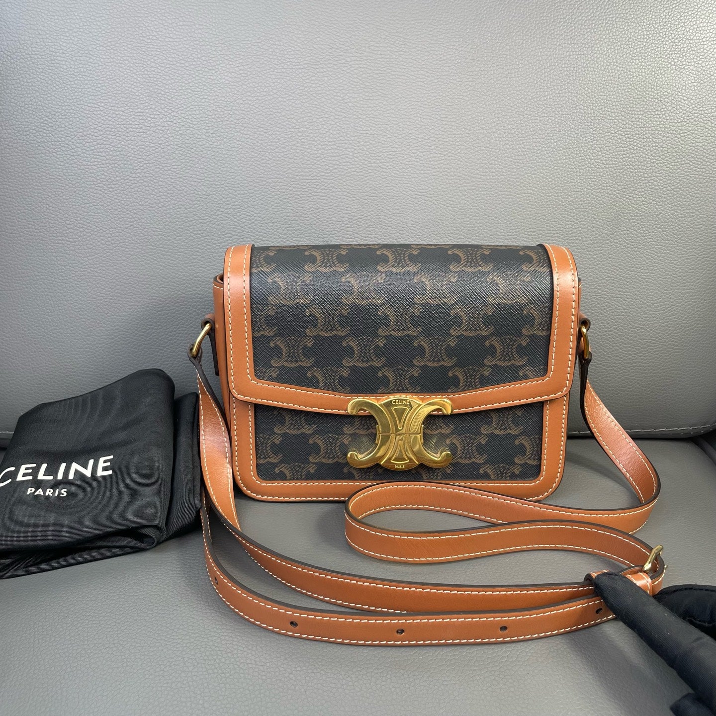 Very Good ( Rank A) ｜ CELINE Triomphe Teen Shoulder Bag