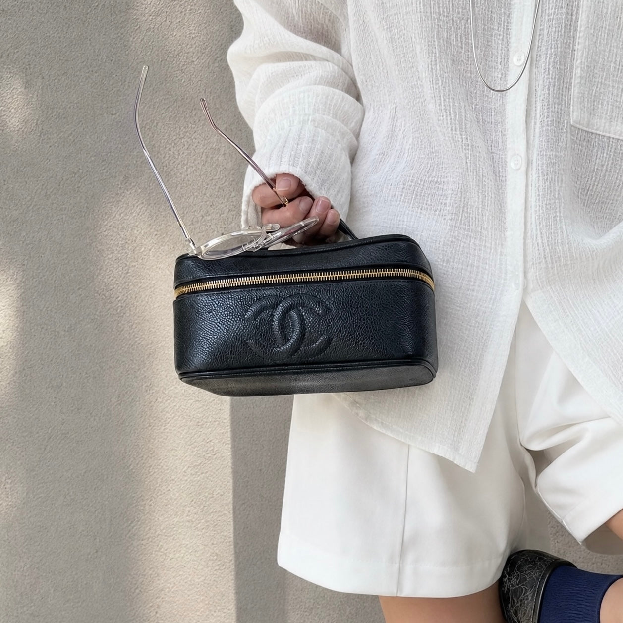 Include Entrupy Certificate of Authenticity｜Good ( Rank AB)｜ CHANEL Caviar Skin Vanity Case  Black Made In 1994-1996 Year｜26072403
