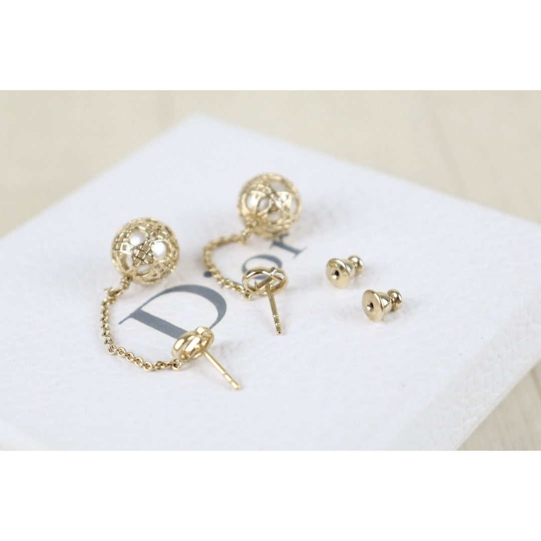 Include Authentic Detective Certificate of Authenticity｜Very Good ( Rank A) ｜ Dior CD Pearl Pendant Earring ｜S26040302