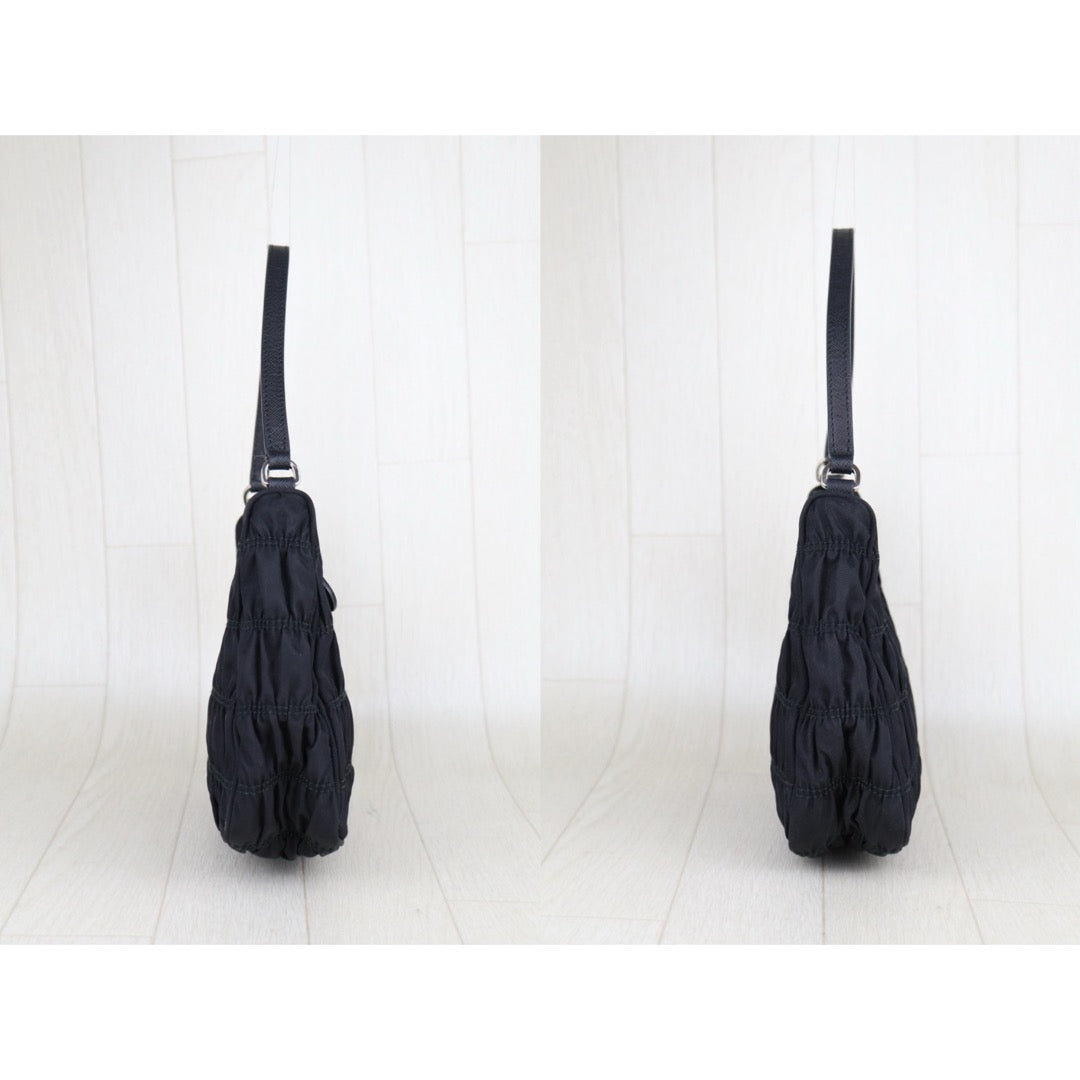 Very Good ( Rank A) ｜ PRADA Re-Edition 2005 HOBO HandBag Black｜H25052612