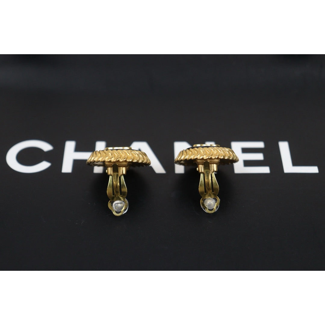 Very Good ( Rank A) ｜CHANEL Coco Mark Round Earrings Made In 1995Year ｜25081203