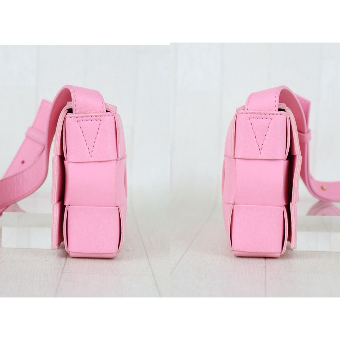 Include Entrupy Certificate of Authenticity｜Very Good ( Rank A)｜ Bottega Veneta Lamb Skin 2020 Cassette Shoulder Bag Pink｜S26041411