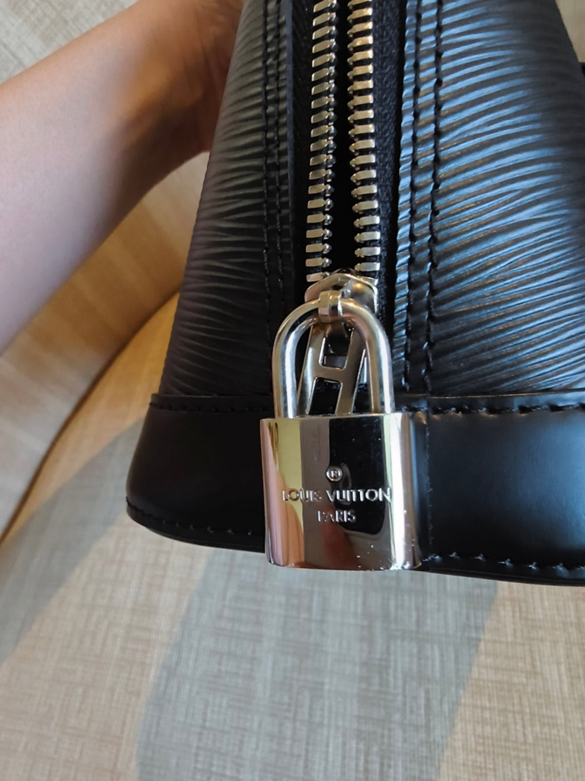 Include Entrupy Certificate of Authenticity｜Very Good ( Rank A) ｜Louis Vuitton Epi Alma BB HandBag Shoulder Bag