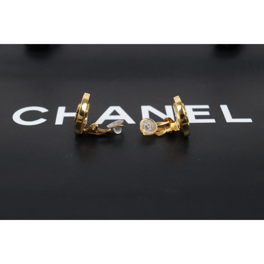 Include Authentic Detective Certificate of Authenticity｜Very Good ( Rank A) ｜ CHANEL Coco Mark  Black Golden Vintage Earrings ｜26011508