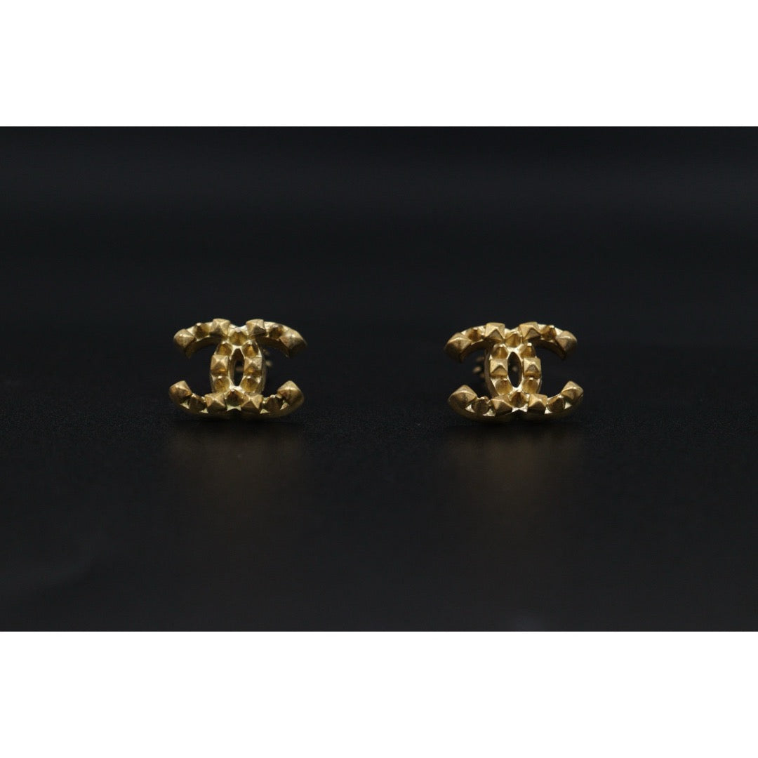 Very Good ( Rank A)｜ CHANEL Coco Mark Rivet Earrings Made in 2003Year｜V25071008