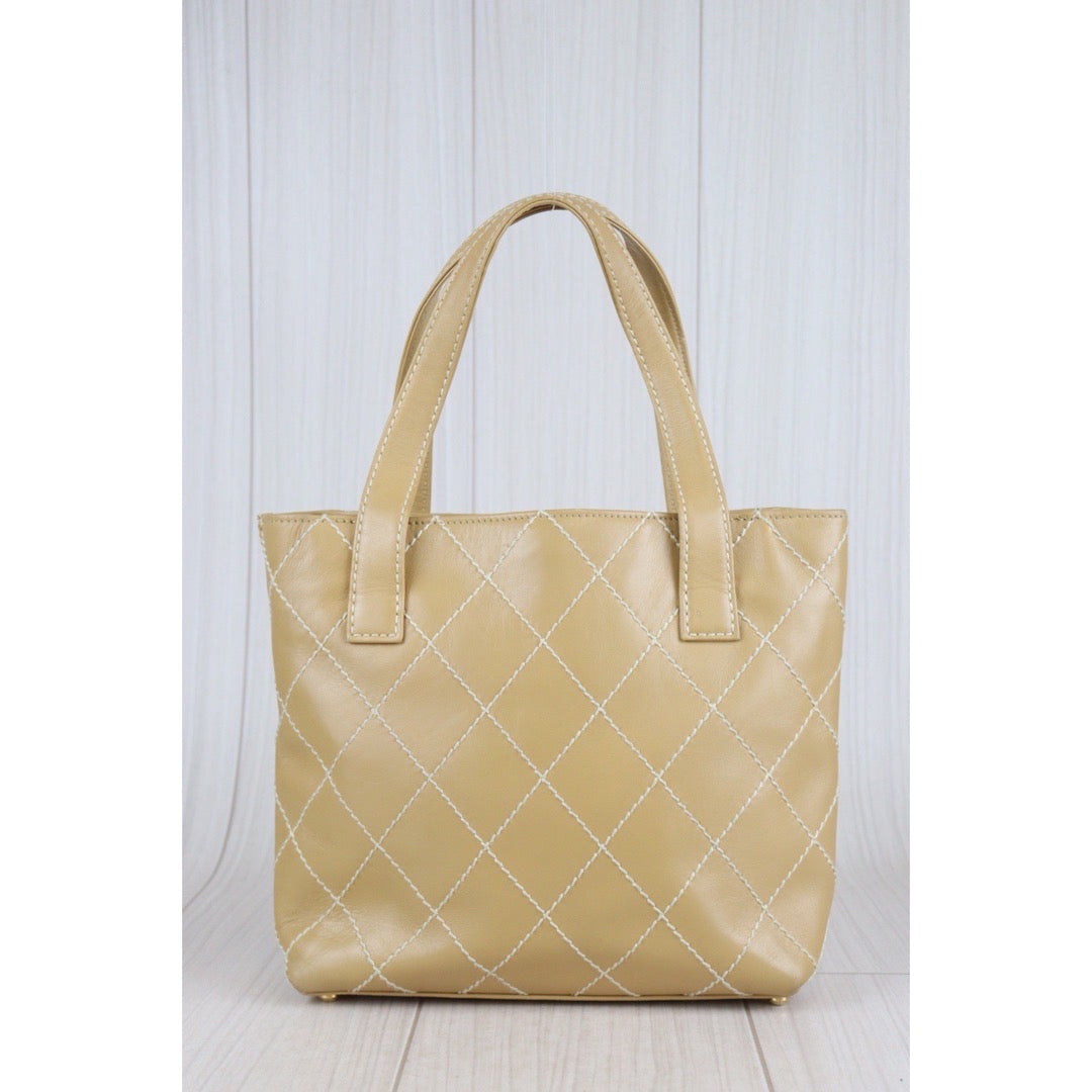 Rank AB ｜Chanel Lamb Skin Wild Stitching Coco Mark HandBag Made In 2002～2003 Year｜V23091511