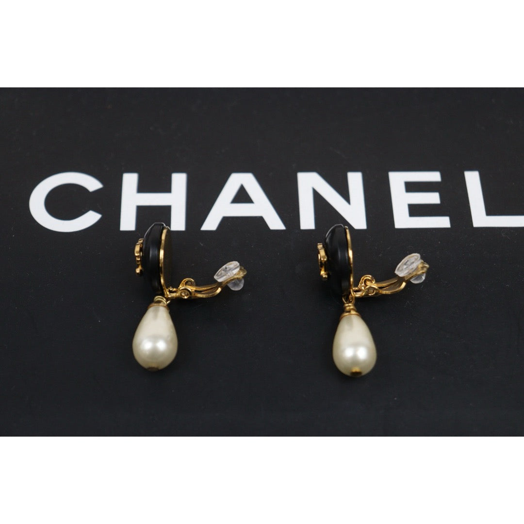 Very Good ( Rank A) ｜CHANEL  COCO Mark  Water Drop Pearl Earrings Made In 1996Year｜25103110