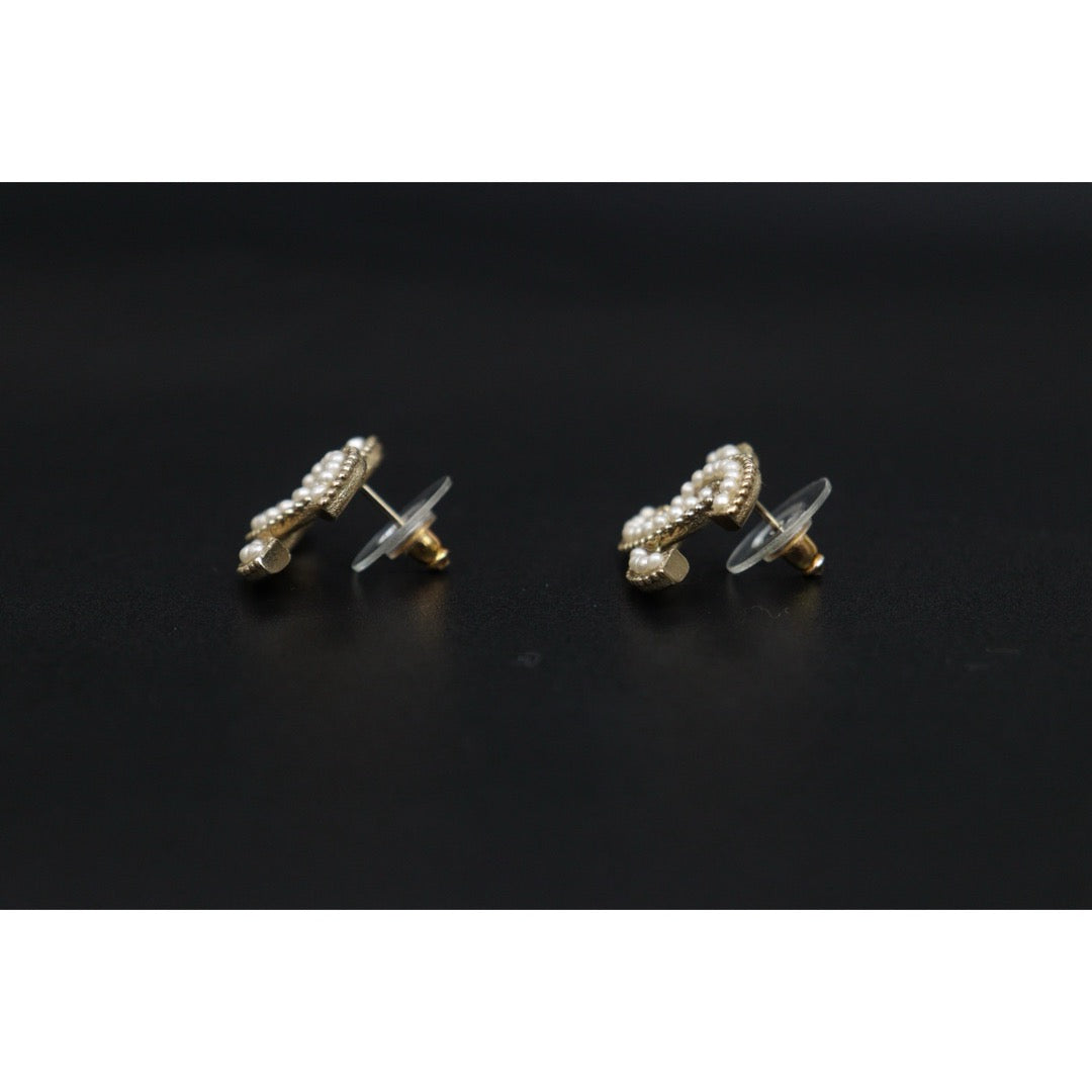 Include Authentic Detective Certificate of Authenticity｜Very Good ( Rank A) ｜CHANEL C16V COCO Mark Pearl Earrings Made In 2016Year｜S26031014