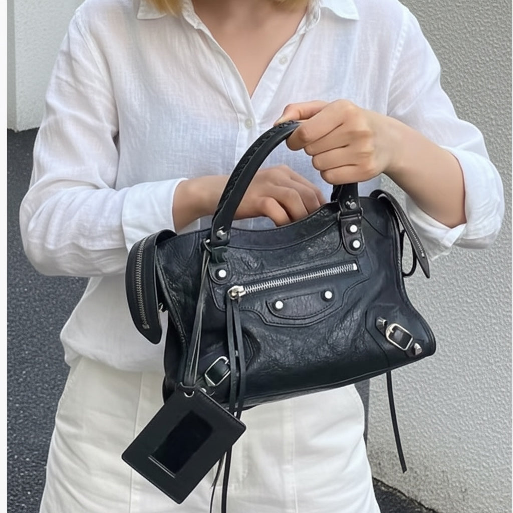 Include Entrupy Certificate of Authenticity｜Good ( Rank AB)｜Balenciaga Waxed Leather Classic City Mini Grey HandBag Shoulder Bag ｜S26070304