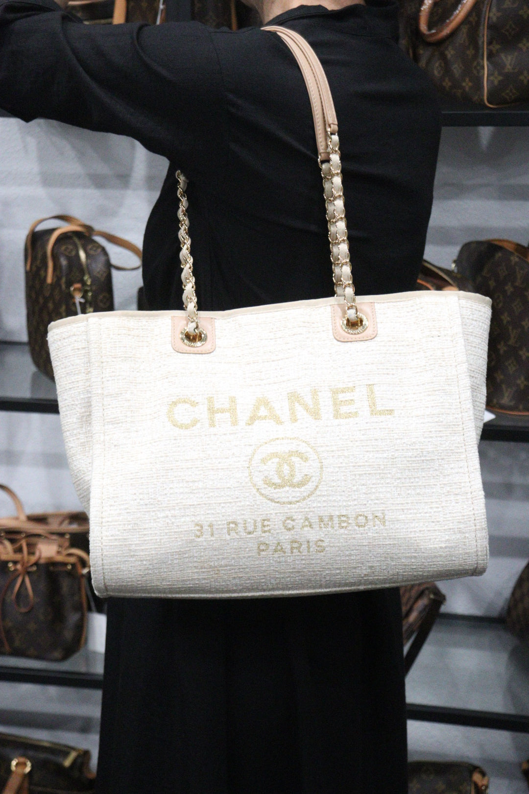 Very Good ( Rank A)｜ CHANEL Canvas Tote Bag White Beige   Made In 2018-2019 Year｜24080505