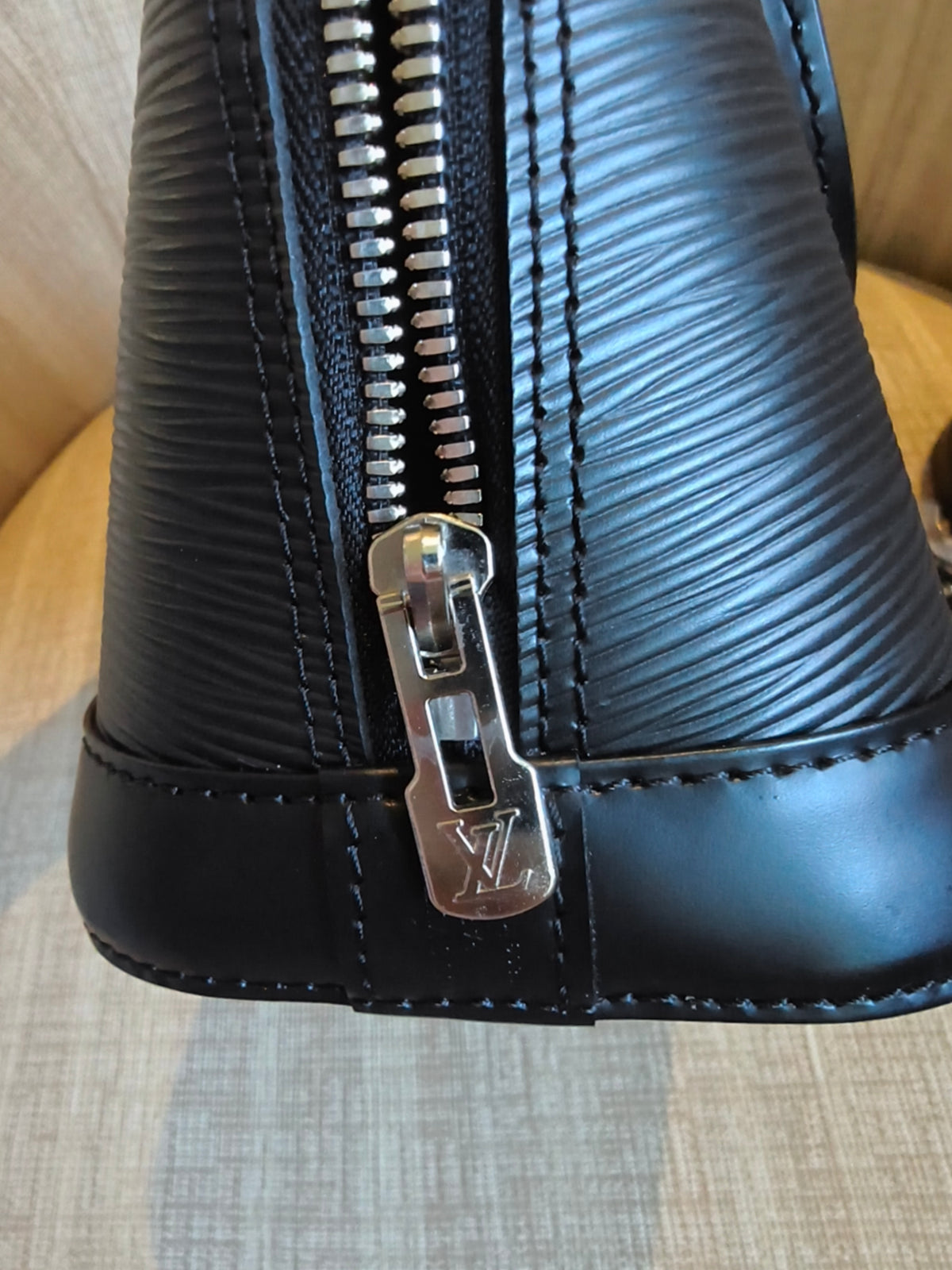 Include Entrupy Certificate of Authenticity｜Very Good ( Rank A) ｜Louis Vuitton Epi Alma BB HandBag Shoulder Bag