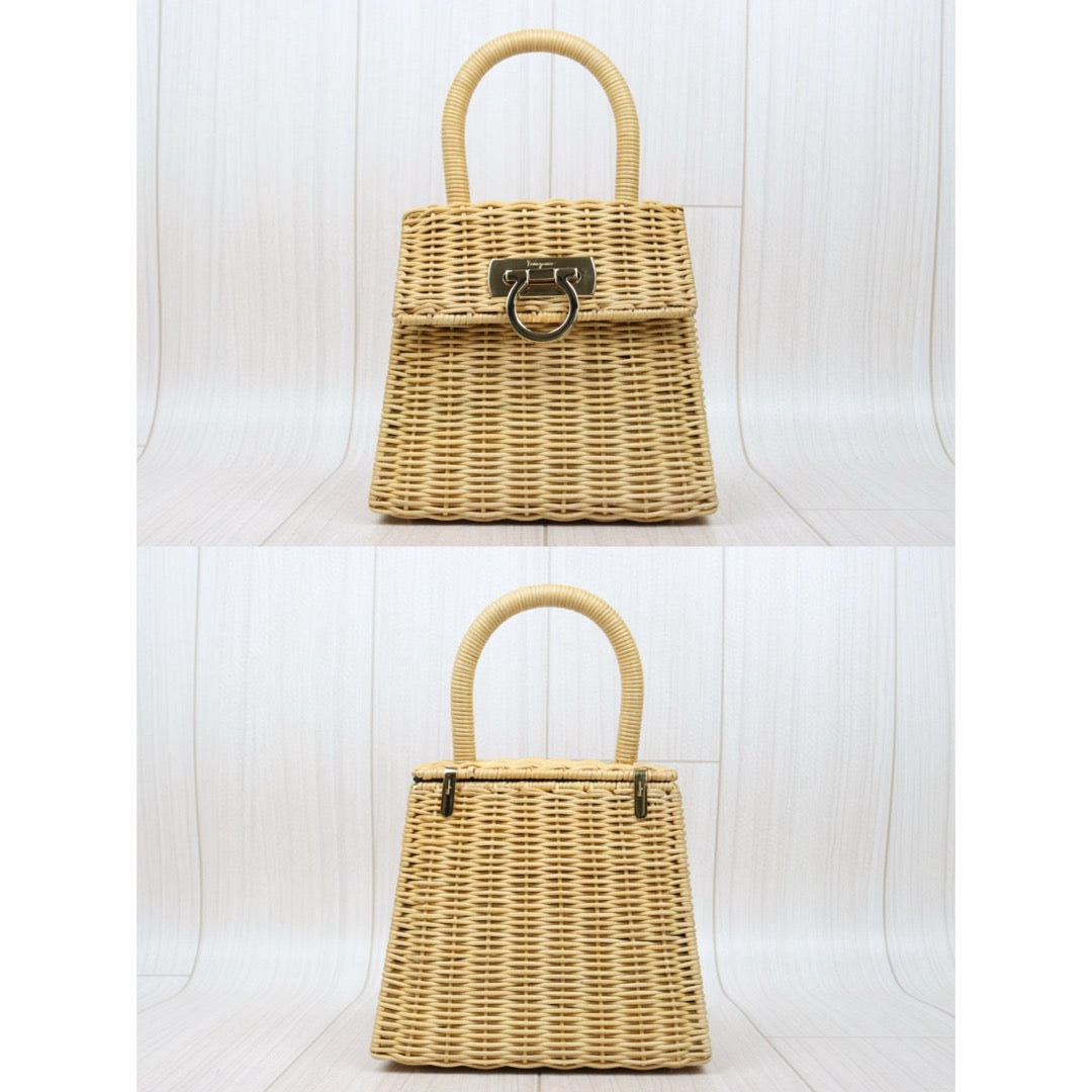 Very Good ( Rank A) ｜Ferragamo Gancini Bamboo Handbag ｜P25041402