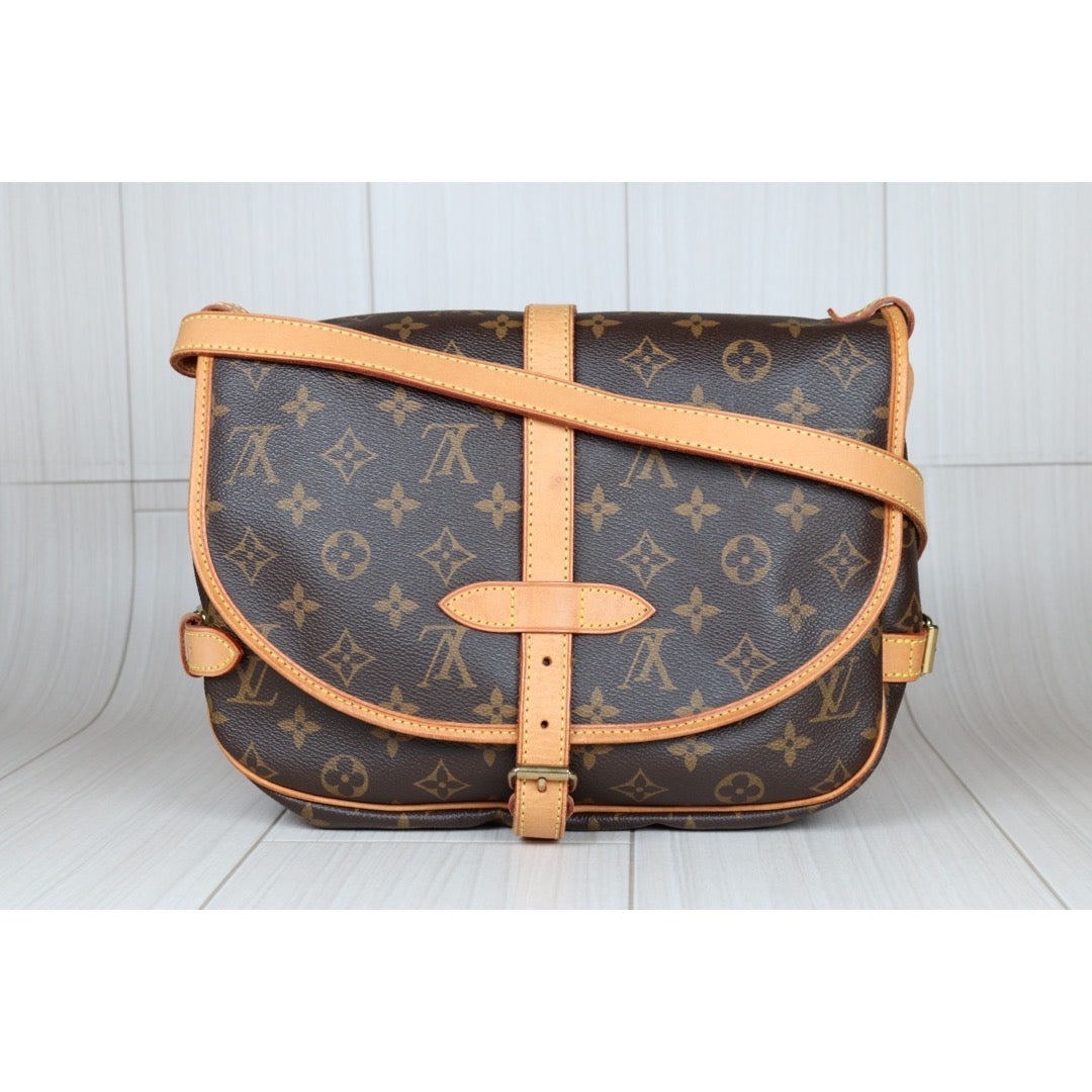 Very Good Rank A)| LV Monogram Saumur 30 Shoulder Bag