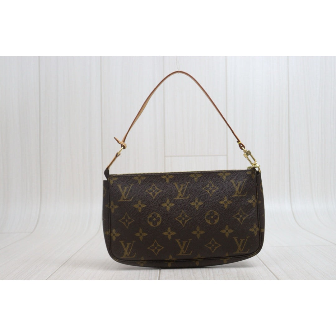 Include Entrupy Certificate of Authenticity｜Very Good ( Rank A) ｜Louis Vuitton Monogram Pochette Accessoire｜26073001