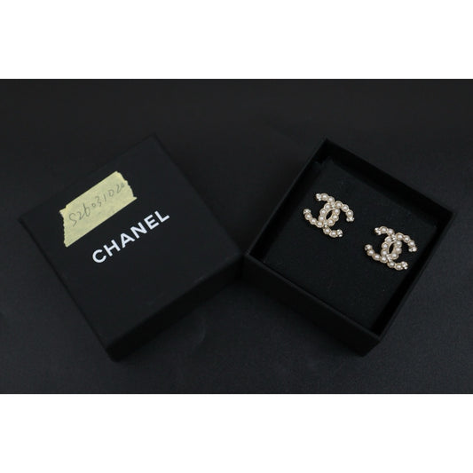 Include Authentic Detective Certificate of Authenticity｜Excellent（Rank SA）｜ CHANEL A20V Coco Mark Rhinestone Pearl Earrings Made In 2020Year｜S26031020