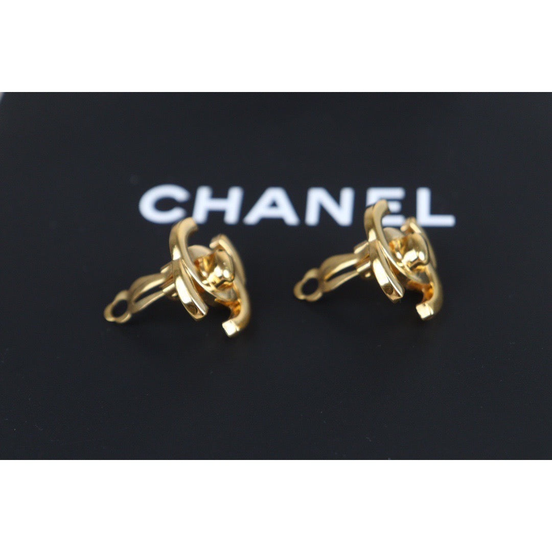 Rank A ｜CHANEL Vintage 18K Gold Plating Earrings  Made In 1995 Year ｜23101205