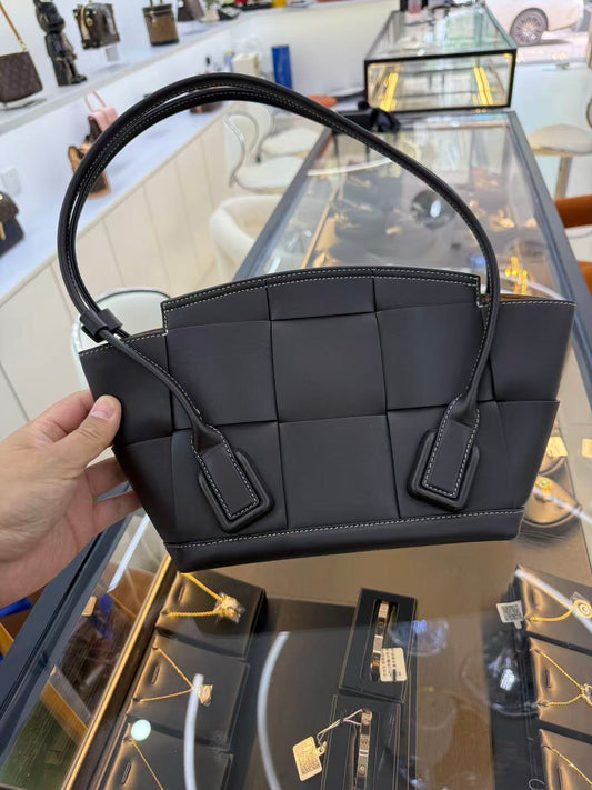 Bottega Veneta arco 33 Bag Brown