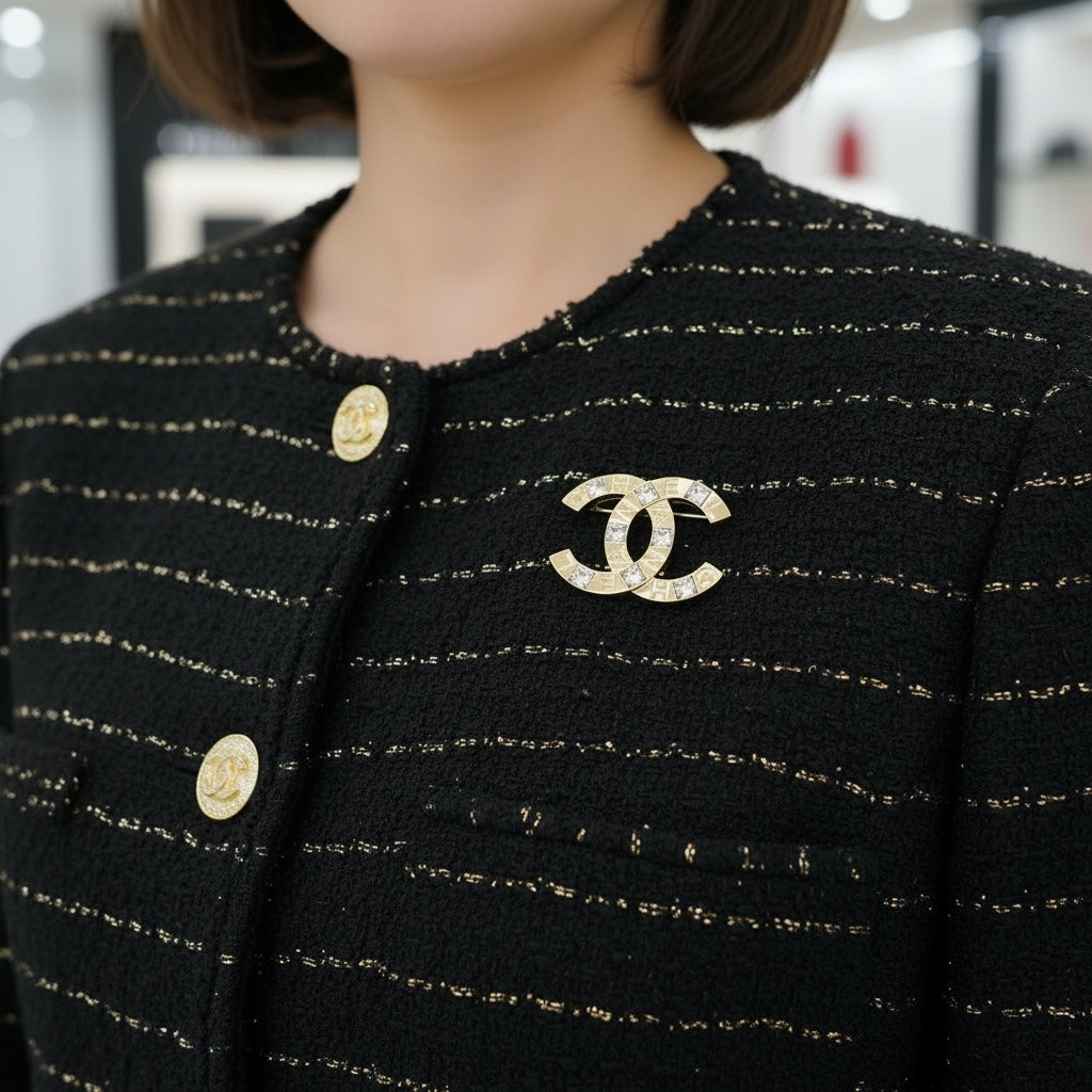 Include Authentic Detective Certificate of Authenticity｜Very Good ( Rank A)｜ CHANEL A21P Coco Mark  Rhinestone Brooch ｜S26051101