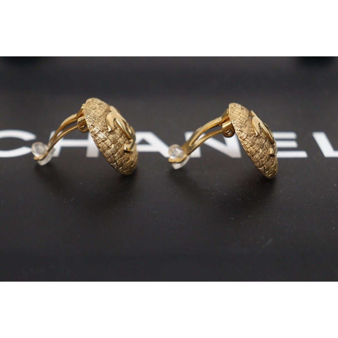 Very Good ( Rank A) ｜ CHANEL Coco Mark  Woven Pattern Gold Earrings Made In 1992Year ｜25102304