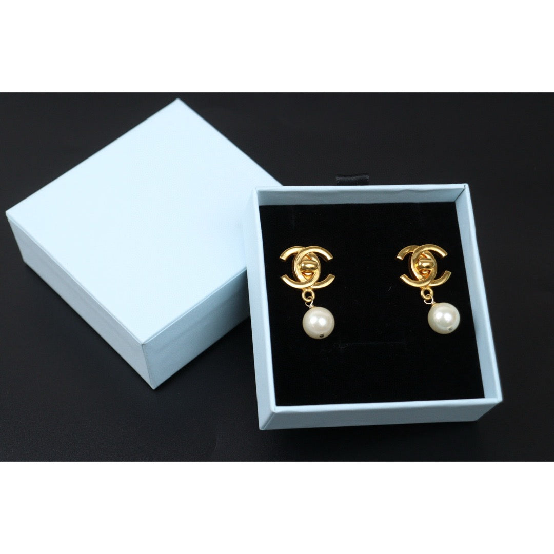 Very Good ( Rank A)｜CHANEL Vintage 18K Gold Plating Pearl Earrings  Made In 1997Year ｜24122628