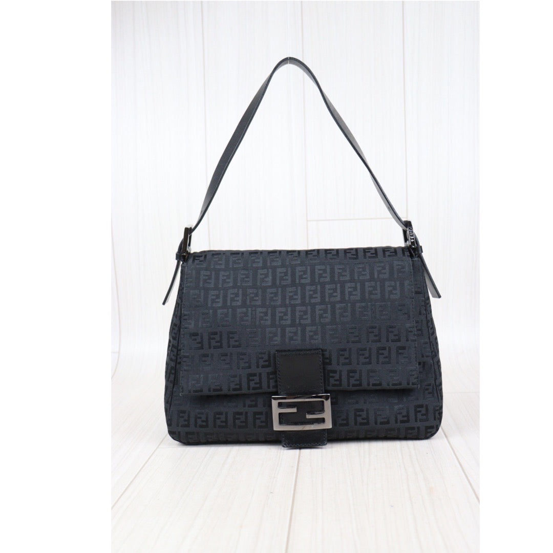 Rank A｜ FENDI Mamma Baguette Shoulder Bag Black ｜V23110222