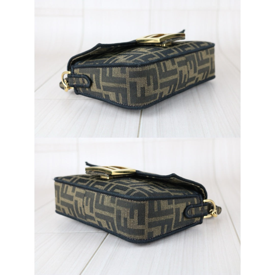 Very Good ( Rank A)｜ FENDI Mamma Baguette Shoulder Bag  Gold Hardware｜S25061002