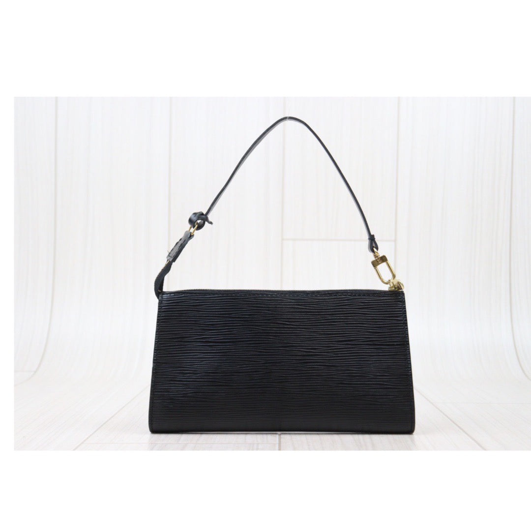 Rank AB｜LV Epi Pochette Accessoir Handbag Black｜24041201