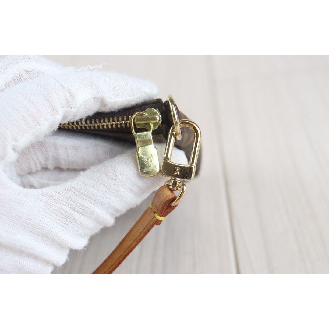 Rank AB ｜ LV Monogram Pochette Accessoires ｜V23090739