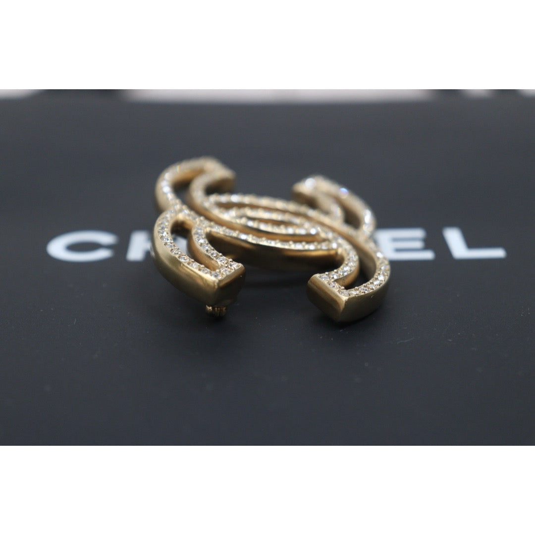 Include Authentic Detective Certificate of Authenticity｜Very Good ( Rank A)｜ CHANEL A17V Coco Mark Rhinestone Brooch Made in 2017 Year｜26070702