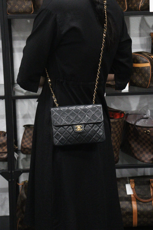 Very Good ( Rank A)| CHANEL Black Lanbskin Square 20 Shoulder Bag Made In 1991~1994Year |24080605