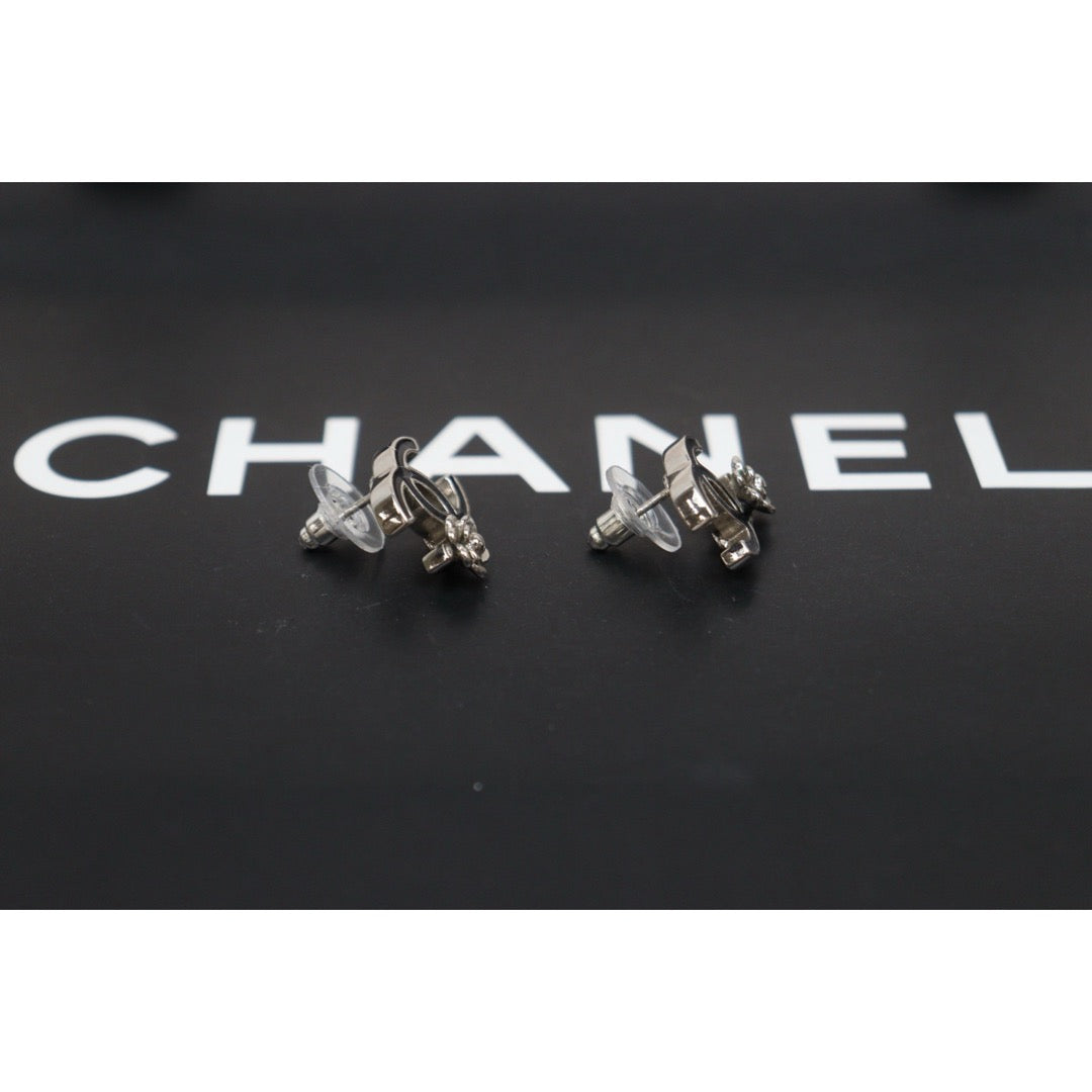 Very Good ( Rank A) ｜ CHANEL 07P Coco Mark  Black Enamel Camellia Earrings Made In 2007Year ｜26022401
