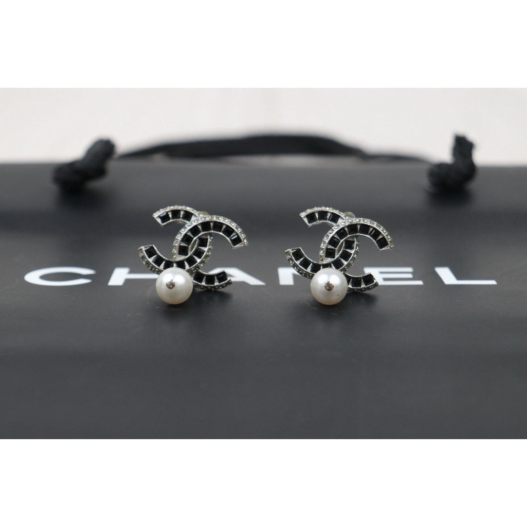 Very Good ( Rank A) ｜CHANEL Pearl Diamond COCO Mark Drop Stud Earrings ｜24120803