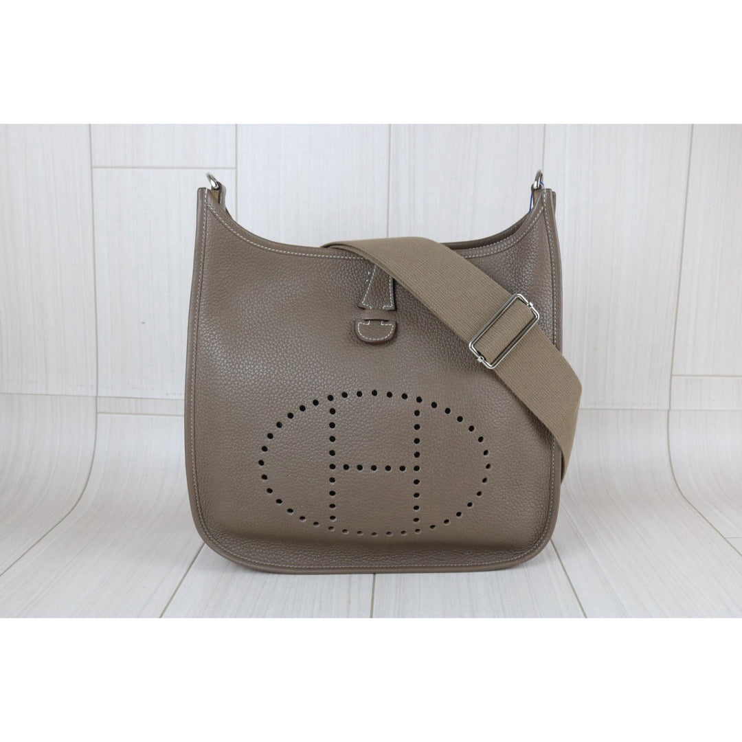Include Entrupy Certificate of Authenticity｜Very Good ( Rank A)｜ HERMES TC Leather  Evelyne 29 Shoulder Bag Gray Q Stamp Made In 2013Year｜W26071702
