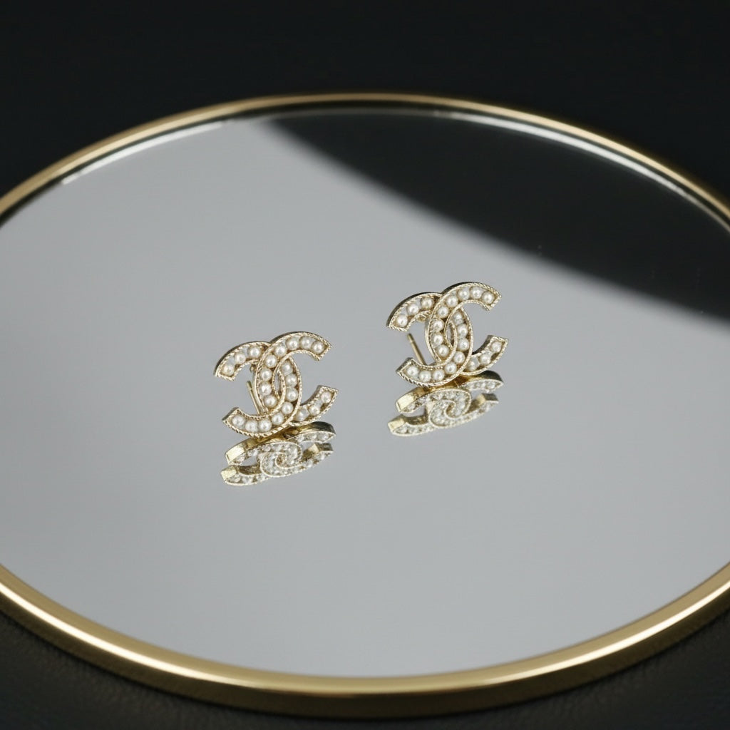 Include Authentic Detective Certificate of Authenticity｜Very Good ( Rank A) ｜CHANEL A21B Coco Mark Pearl Earrings Made In 2021Year ｜S26051505