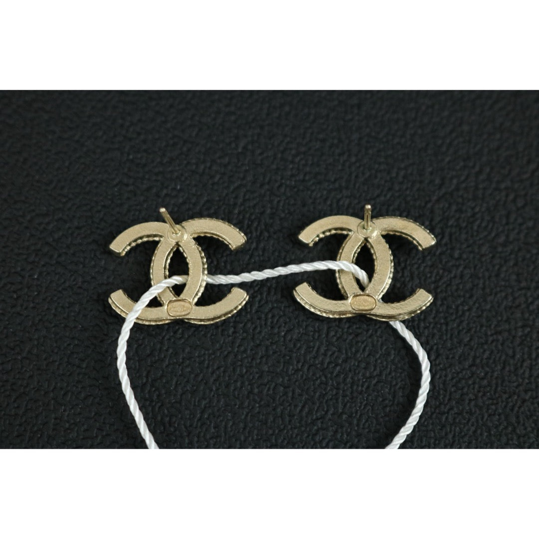 Include Authentic Detective Certificate of Authenticity｜Very Good ( Rank A) ｜CHANEL A19K COCO Mark  Rhinestone Earrings Made In 2019Year｜S26061604