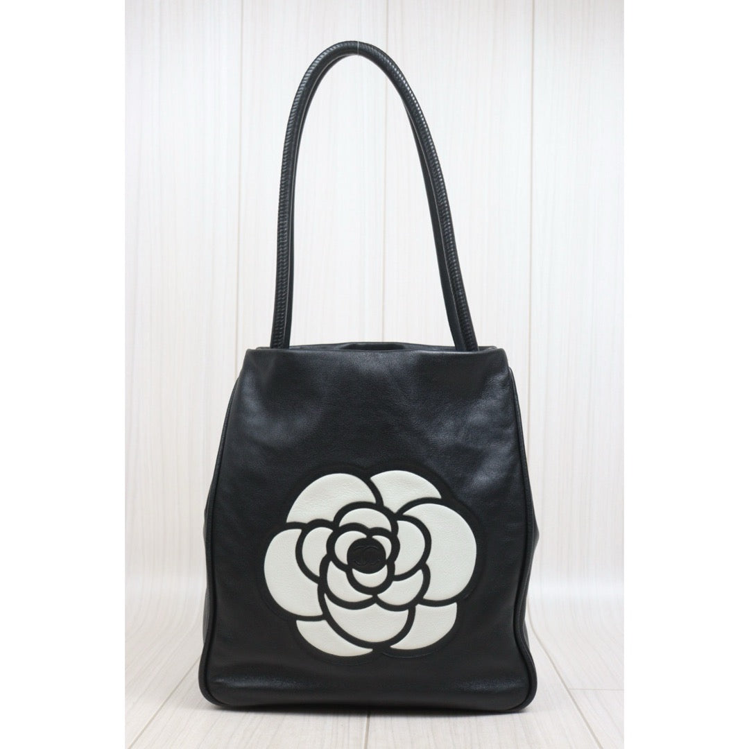 Include Entrupy Certificate of Authenticity｜Good ( Rank AB)｜ CHANEL Lambskin Camellia Tote Bag Black Made In 2003-2004Year｜26062906